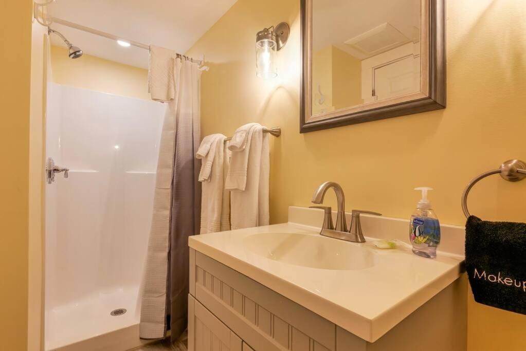 2Br Apt W/ 3 Min Walk To Downtown Swh - Low Tide Southwest Harbor Exteriör bild